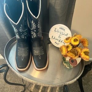 BOM Black Western Cowboy Boots with White Embroidery